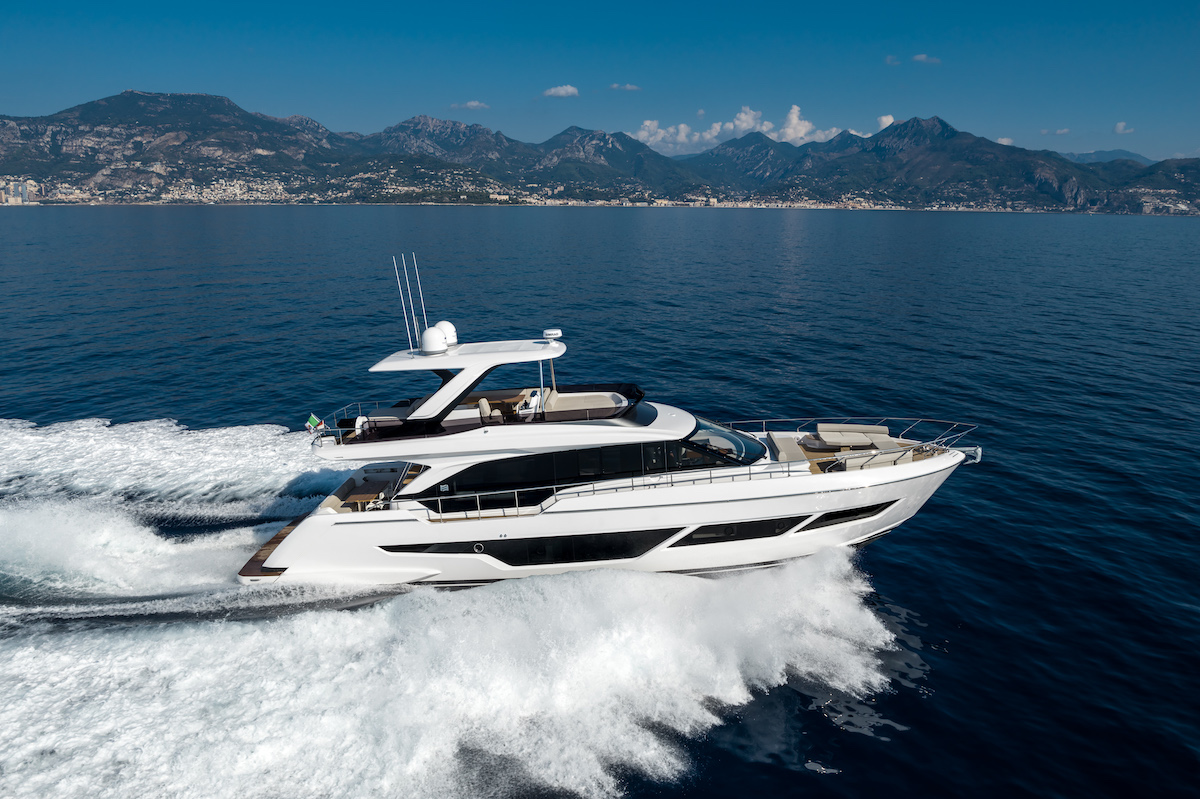 Ferretti 670.