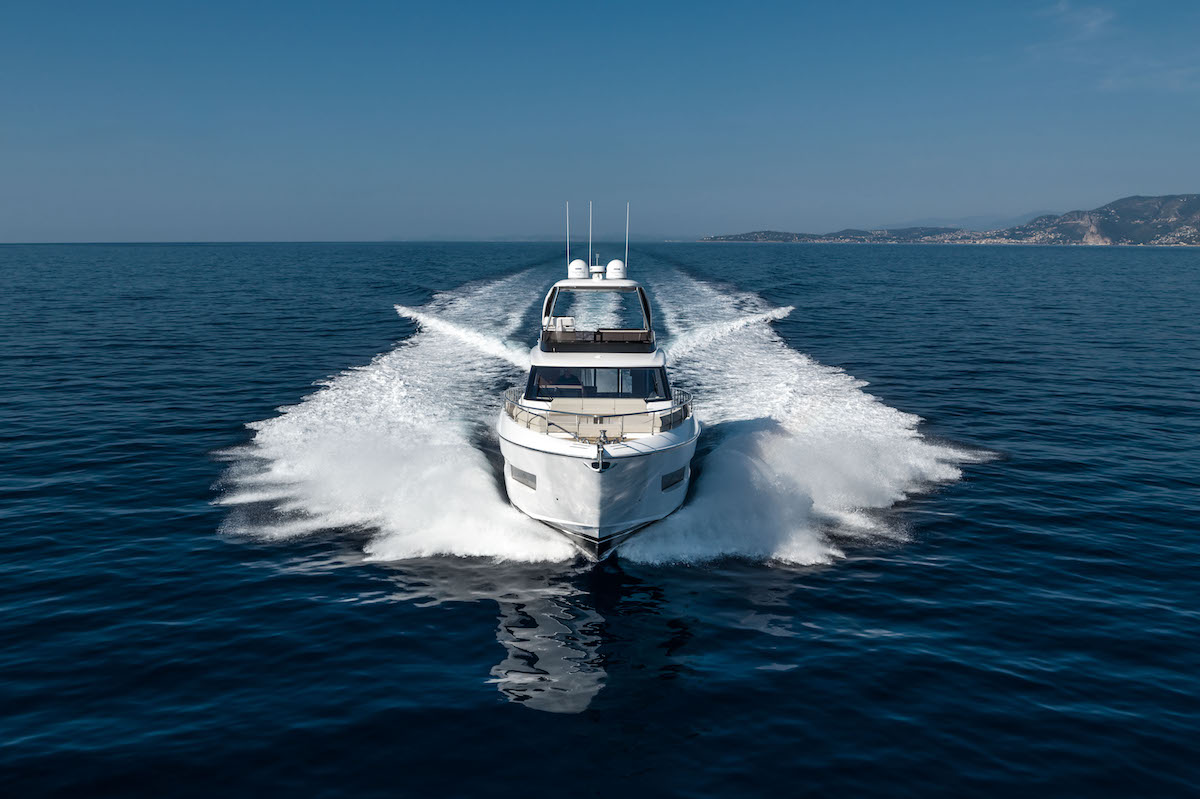 Ferretti 670.